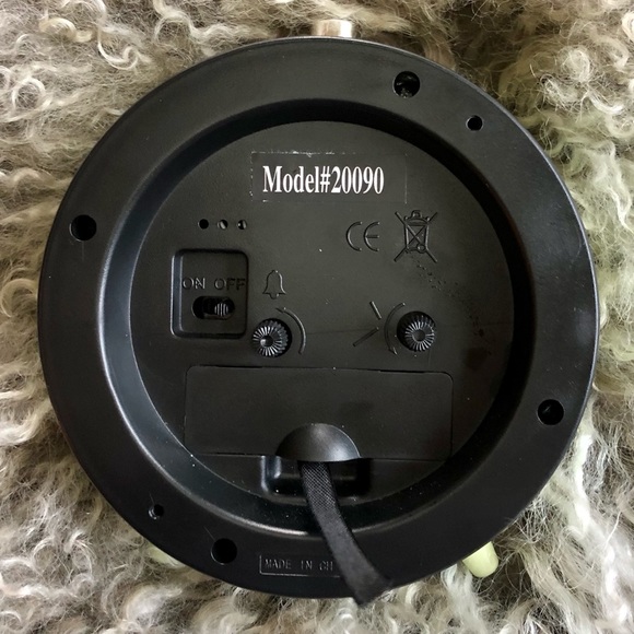 NWOT ⭐️ Equity by La Crosse Quartz Metal Alarm Clock - Picture 7 of 12